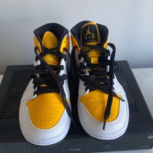 Black and Yellow Nike Jordan’s